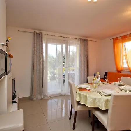 Koritnik Apartment *